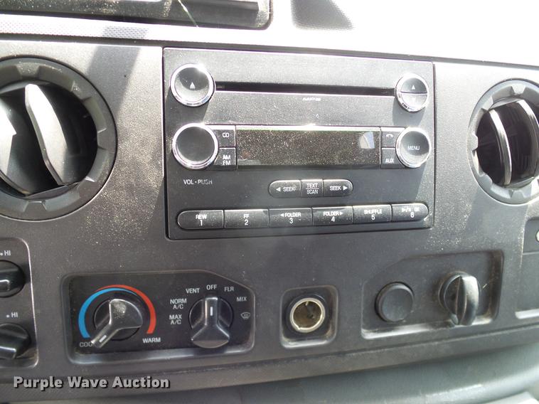 image for item DD8189 2009 Ford E450 shuttle bus