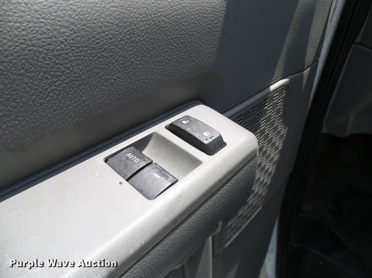 image for item DD8189 2009 Ford E450 shuttle bus