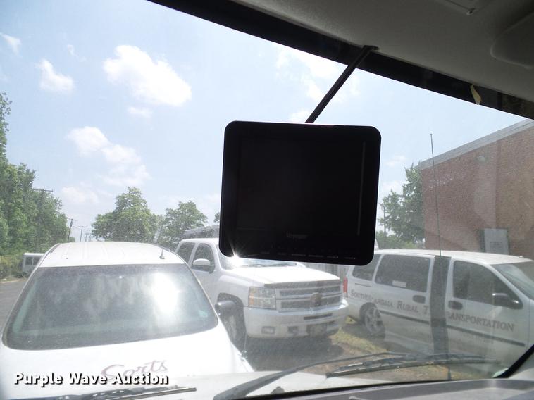 image for item DD8189 2009 Ford E450 shuttle bus