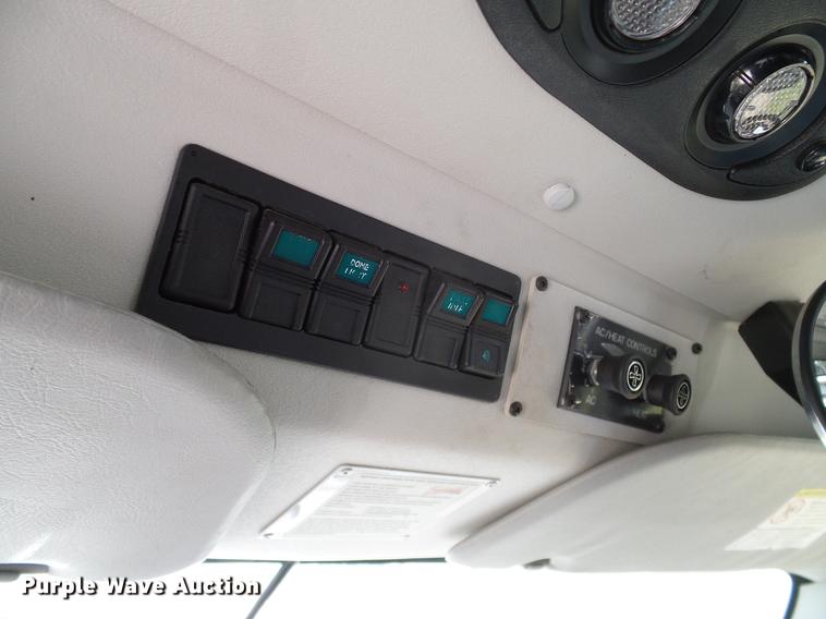 image for item DD8189 2009 Ford E450 shuttle bus