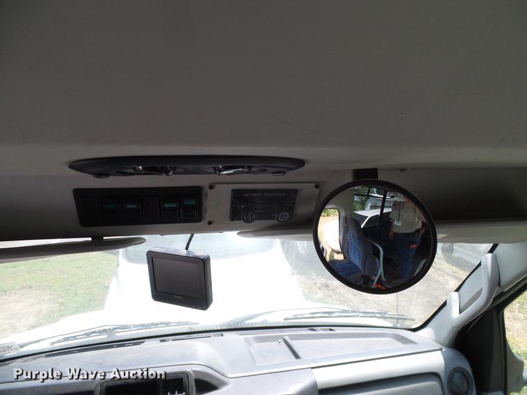 image for item DD8189 2009 Ford E450 shuttle bus