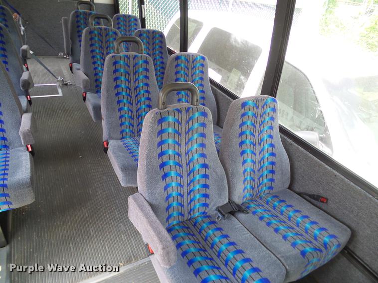 image for item DD8189 2009 Ford E450 shuttle bus