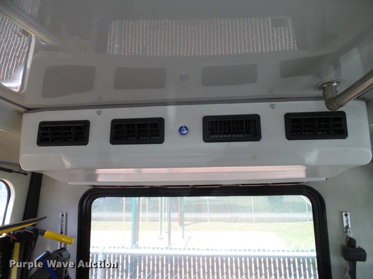 image for item DD8189 2009 Ford E450 shuttle bus