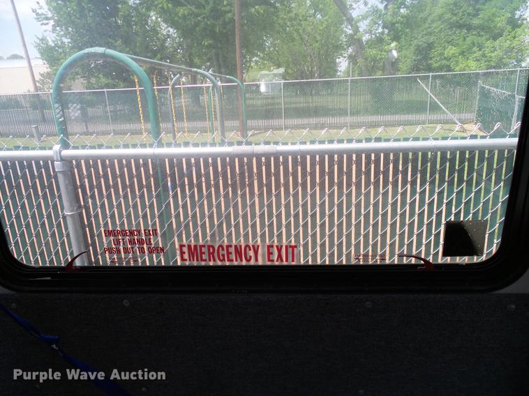 image for item DD8189 2009 Ford E450 shuttle bus