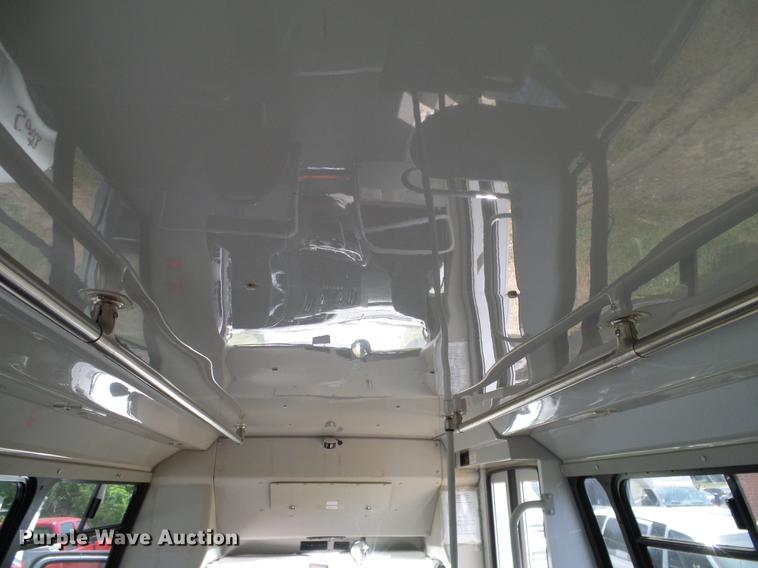 image for item DD8189 2009 Ford E450 shuttle bus