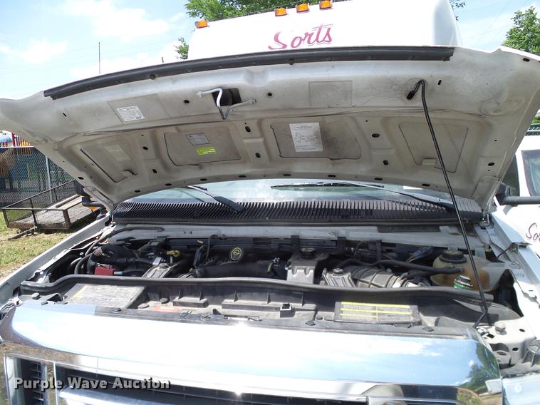 image for item DD8189 2009 Ford E450 shuttle bus