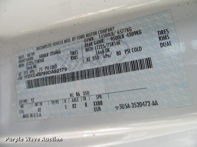 image for item DD8189 2009 Ford E450 shuttle bus