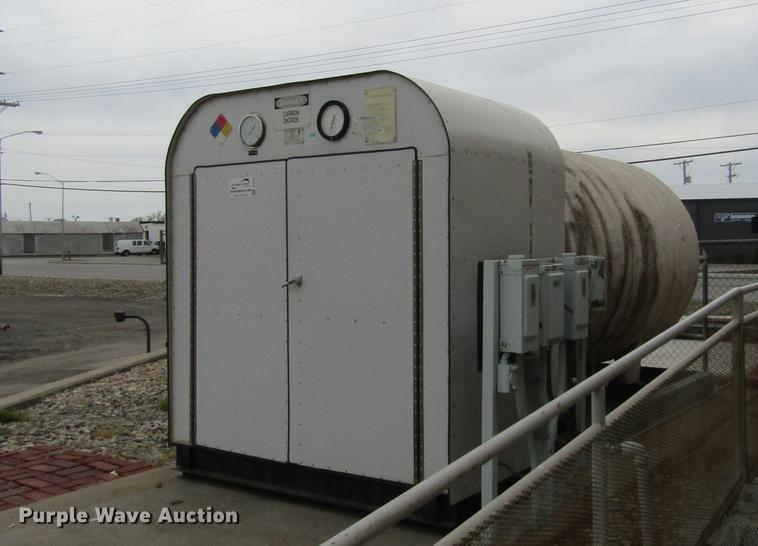 image for item DD8782 1968 liquid carbon dioxide storage tank