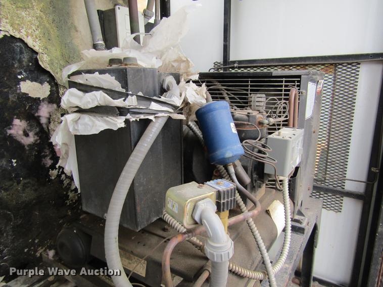 image for item DD8782 1968 liquid carbon dioxide storage tank