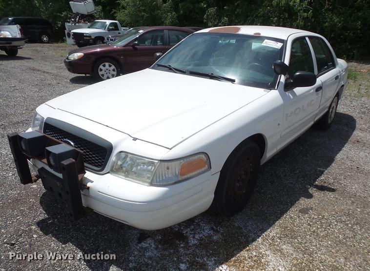 image for item DE1673 2003 Ford Crown Victoria Police Interceptor