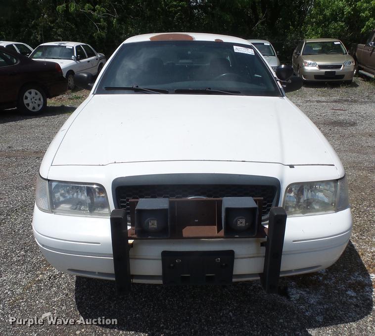 image for item DE1673 2003 Ford Crown Victoria Police Interceptor