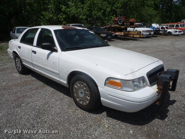image for item DE1673 2003 Ford Crown Victoria Police Interceptor