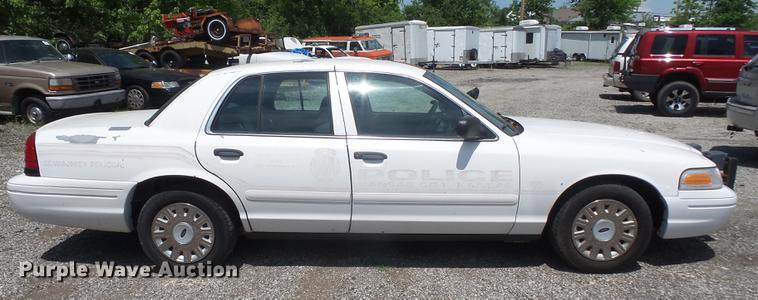 image for item DE1673 2003 Ford Crown Victoria Police Interceptor