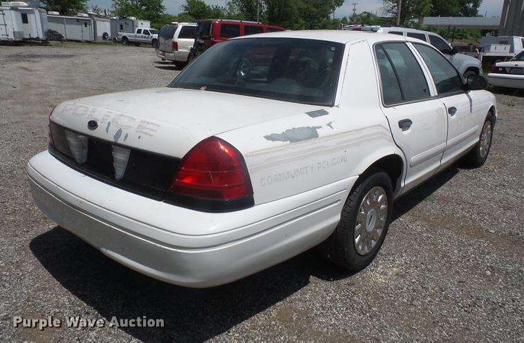 image for item DE1673 2003 Ford Crown Victoria Police Interceptor