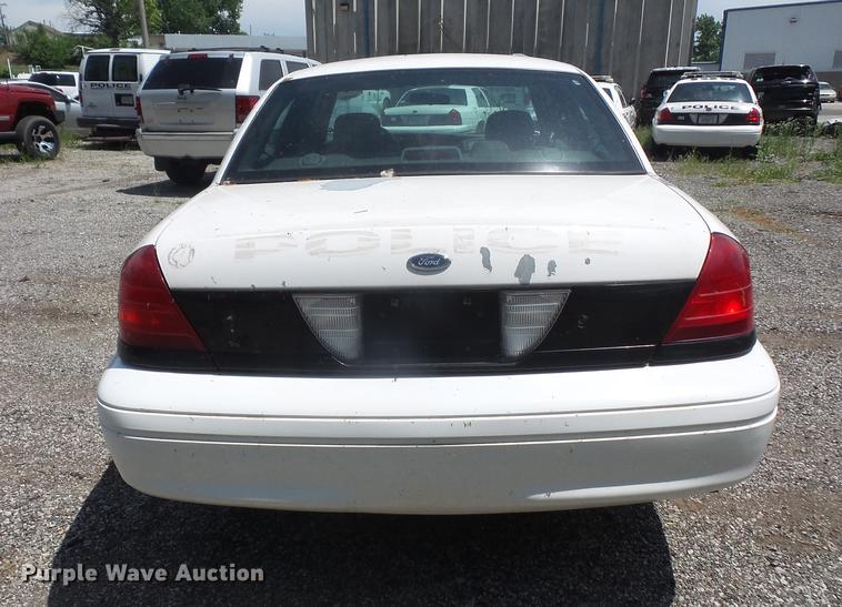 image for item DE1673 2003 Ford Crown Victoria Police Interceptor