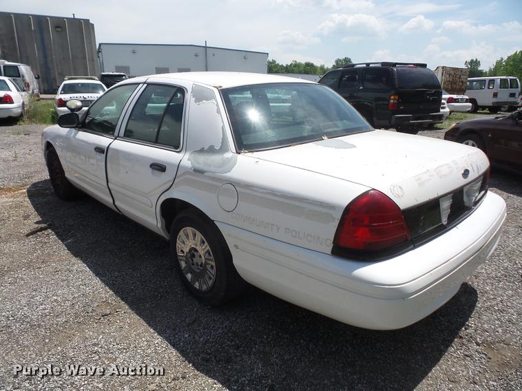 image for item DE1673 2003 Ford Crown Victoria Police Interceptor
