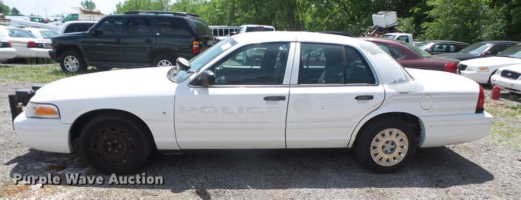 image for item DE1673 2003 Ford Crown Victoria Police Interceptor
