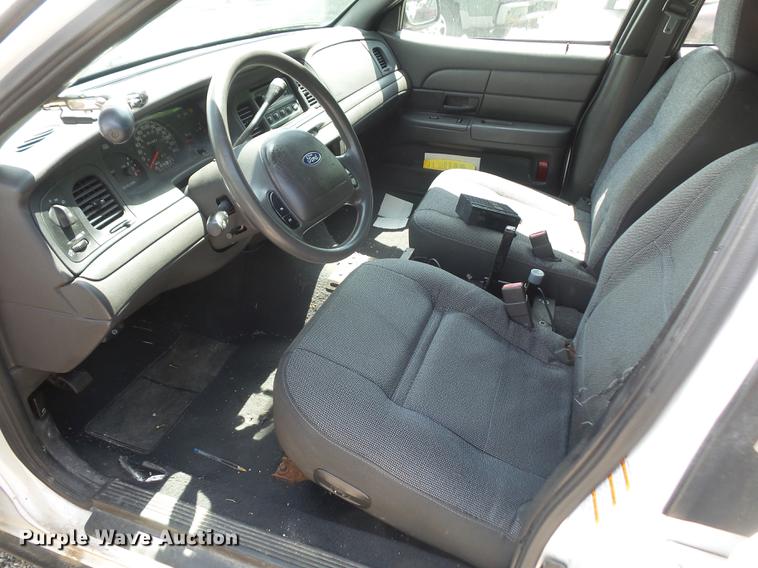 image for item DE1673 2003 Ford Crown Victoria Police Interceptor