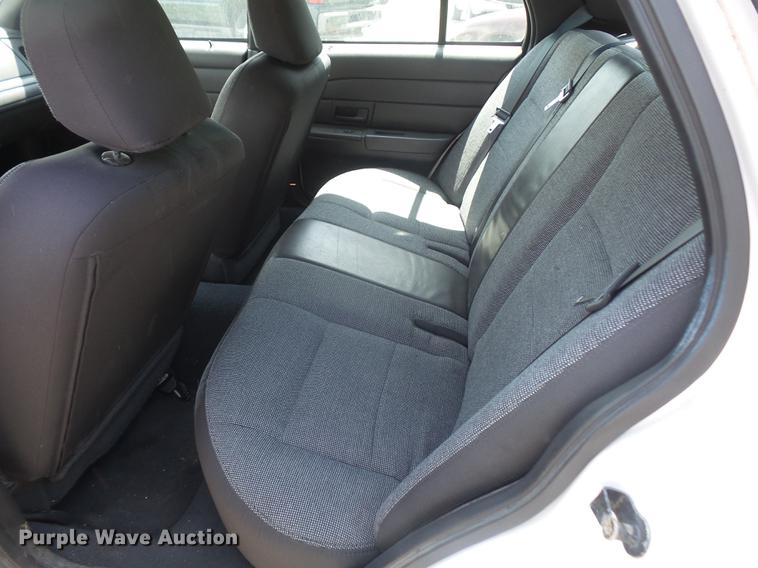 image for item DE1673 2003 Ford Crown Victoria Police Interceptor
