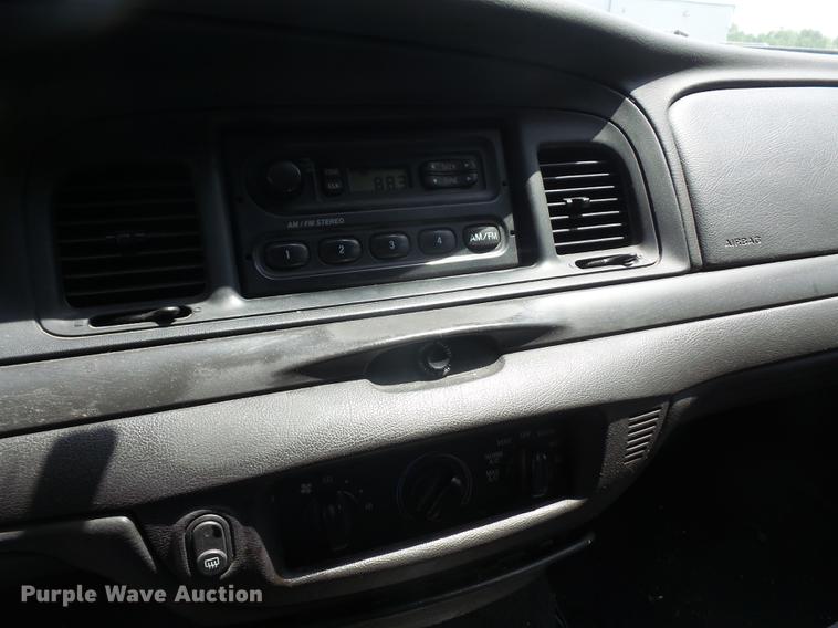 image for item DE1673 2003 Ford Crown Victoria Police Interceptor