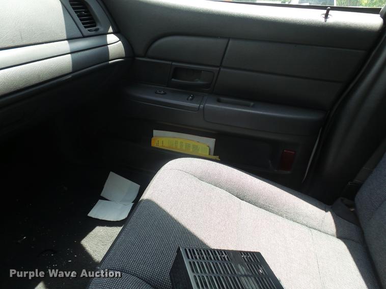 image for item DE1673 2003 Ford Crown Victoria Police Interceptor