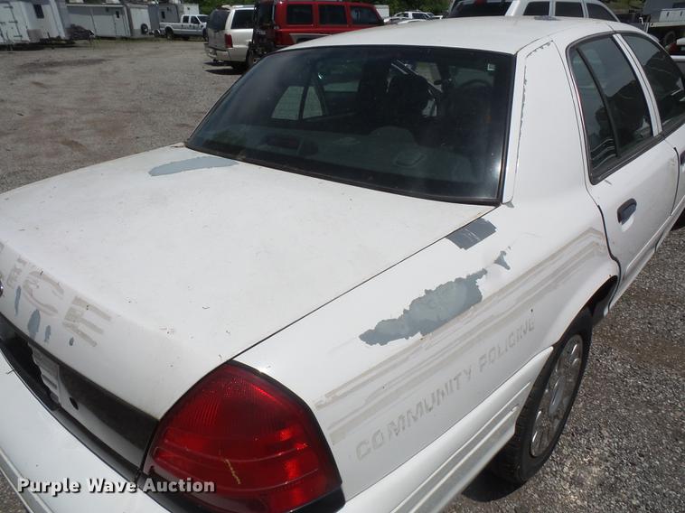 image for item DE1673 2003 Ford Crown Victoria Police Interceptor