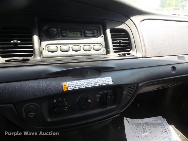 image for item DE1676 2006 Ford Crown Victoria Police Interceptor