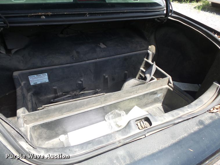 image for item DE1676 2006 Ford Crown Victoria Police Interceptor