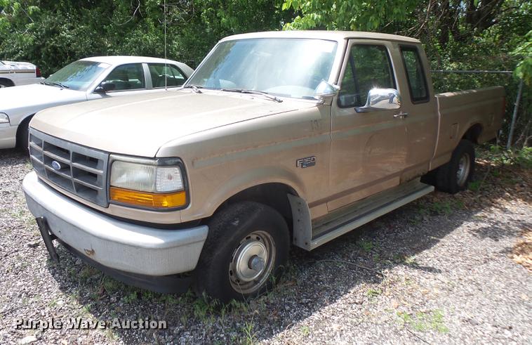 image for item DE1677 1993 Ford F150 SuperCab pickup truck