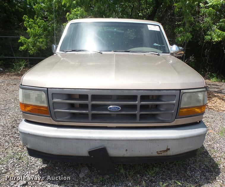 image for item DE1677 1993 Ford F150 SuperCab pickup truck