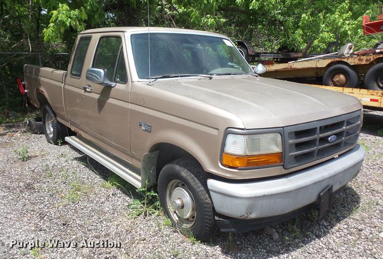 image for item DE1677 1993 Ford F150 SuperCab pickup truck