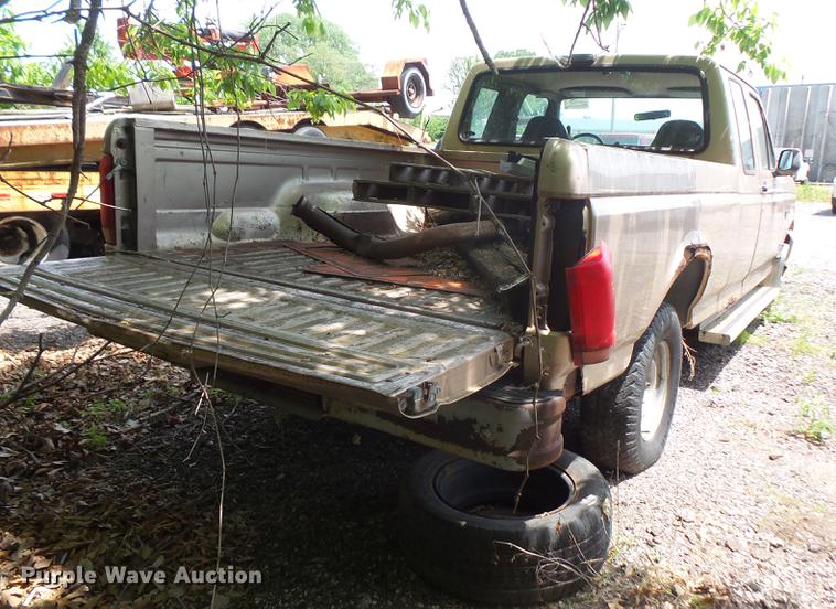 image for item DE1677 1993 Ford F150 SuperCab pickup truck