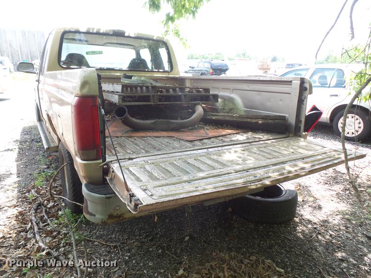 image for item DE1677 1993 Ford F150 SuperCab pickup truck