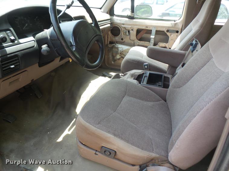 image for item DE1677 1993 Ford F150 SuperCab pickup truck