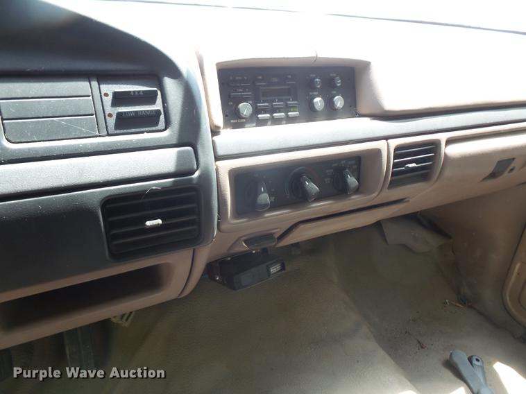 image for item DE1677 1993 Ford F150 SuperCab pickup truck