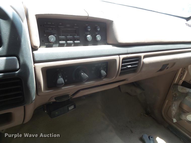 image for item DE1677 1993 Ford F150 SuperCab pickup truck