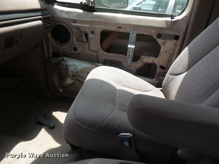 image for item DE1677 1993 Ford F150 SuperCab pickup truck