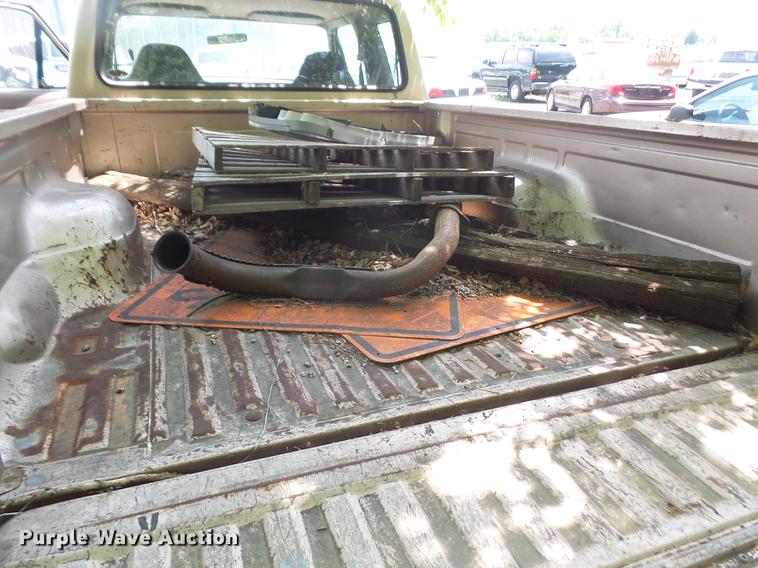 image for item DE1677 1993 Ford F150 SuperCab pickup truck