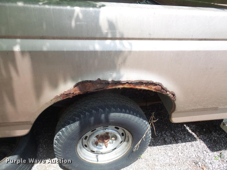 image for item DE1677 1993 Ford F150 SuperCab pickup truck