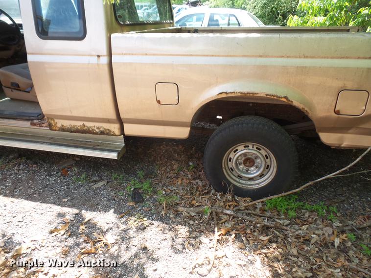 image for item DE1677 1993 Ford F150 SuperCab pickup truck