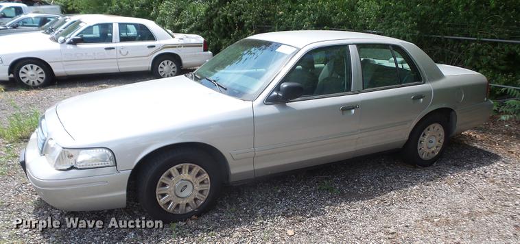 image for item DE1679 2003 Ford Crown Victoria Police Interceptor