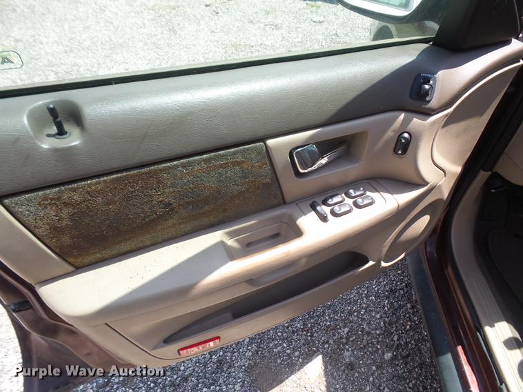 image for item DE1680 2001 Ford Taurus LX