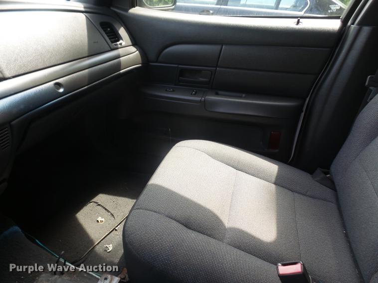 image for item DE1682 2005 Ford Crown Victoria Police Interceptor