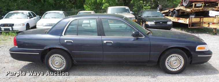 image for item DE1683 2001 Ford Crown Victoria Police Interceptor