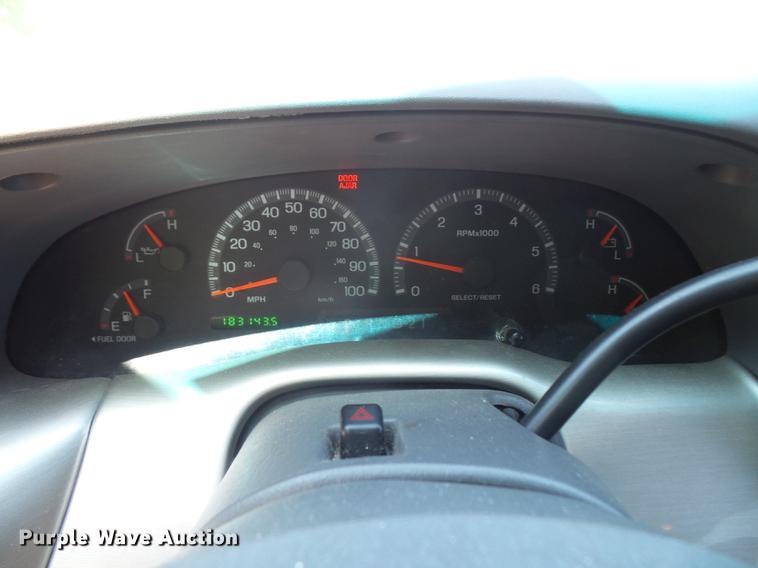 image for item DE1686 2001 Ford F150 SuperCrew pickup truck