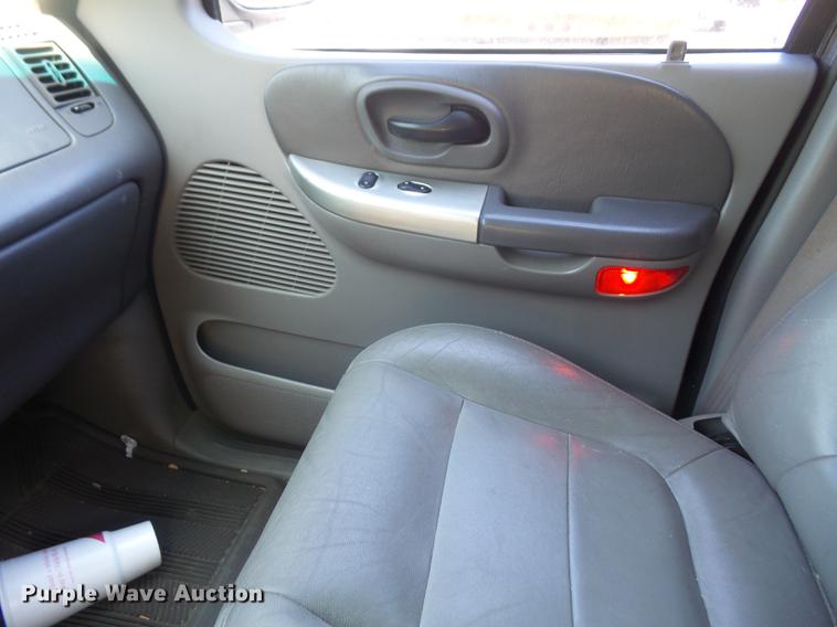 image for item DE1686 2001 Ford F150 SuperCrew pickup truck