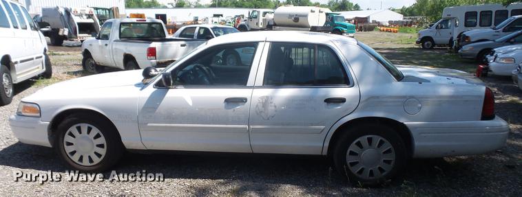 image for item DE1687 2011 Ford Crown Victoria Police Interceptor