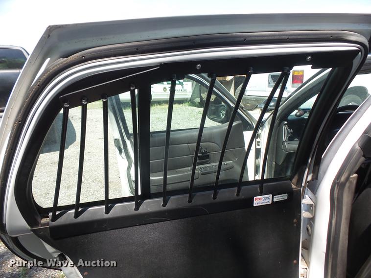 image for item DE1687 2011 Ford Crown Victoria Police Interceptor