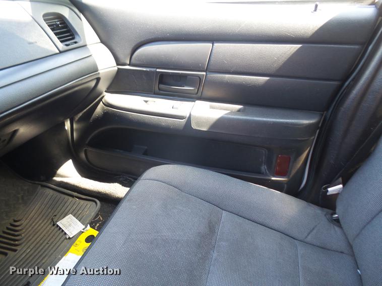image for item DE1687 2011 Ford Crown Victoria Police Interceptor