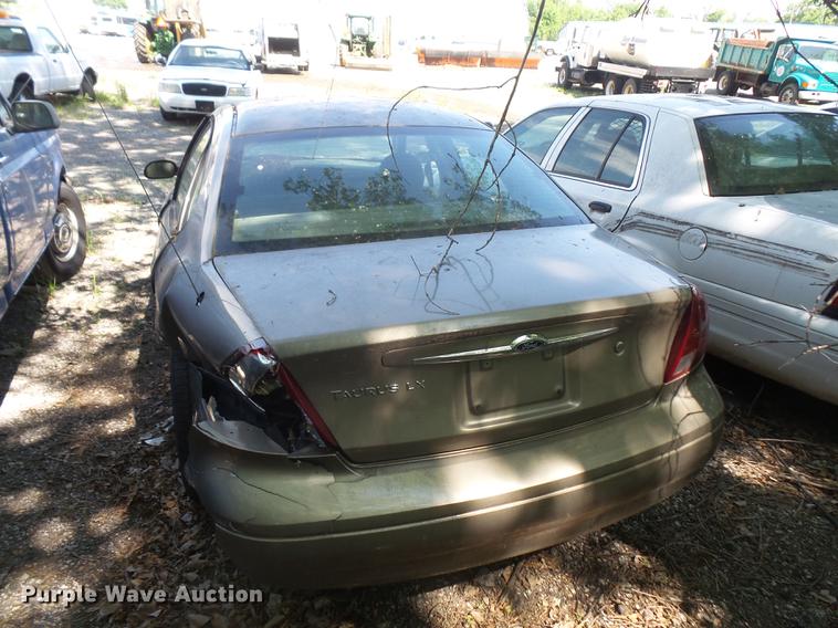 image for item DE1689 2002 Ford Taurus